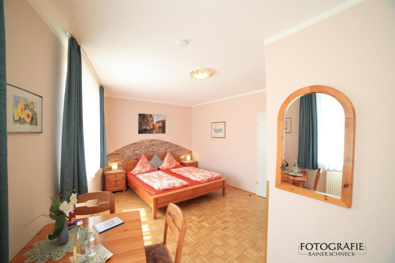 Cafe Am Donautor Hotel Kelheim Luaran gambar